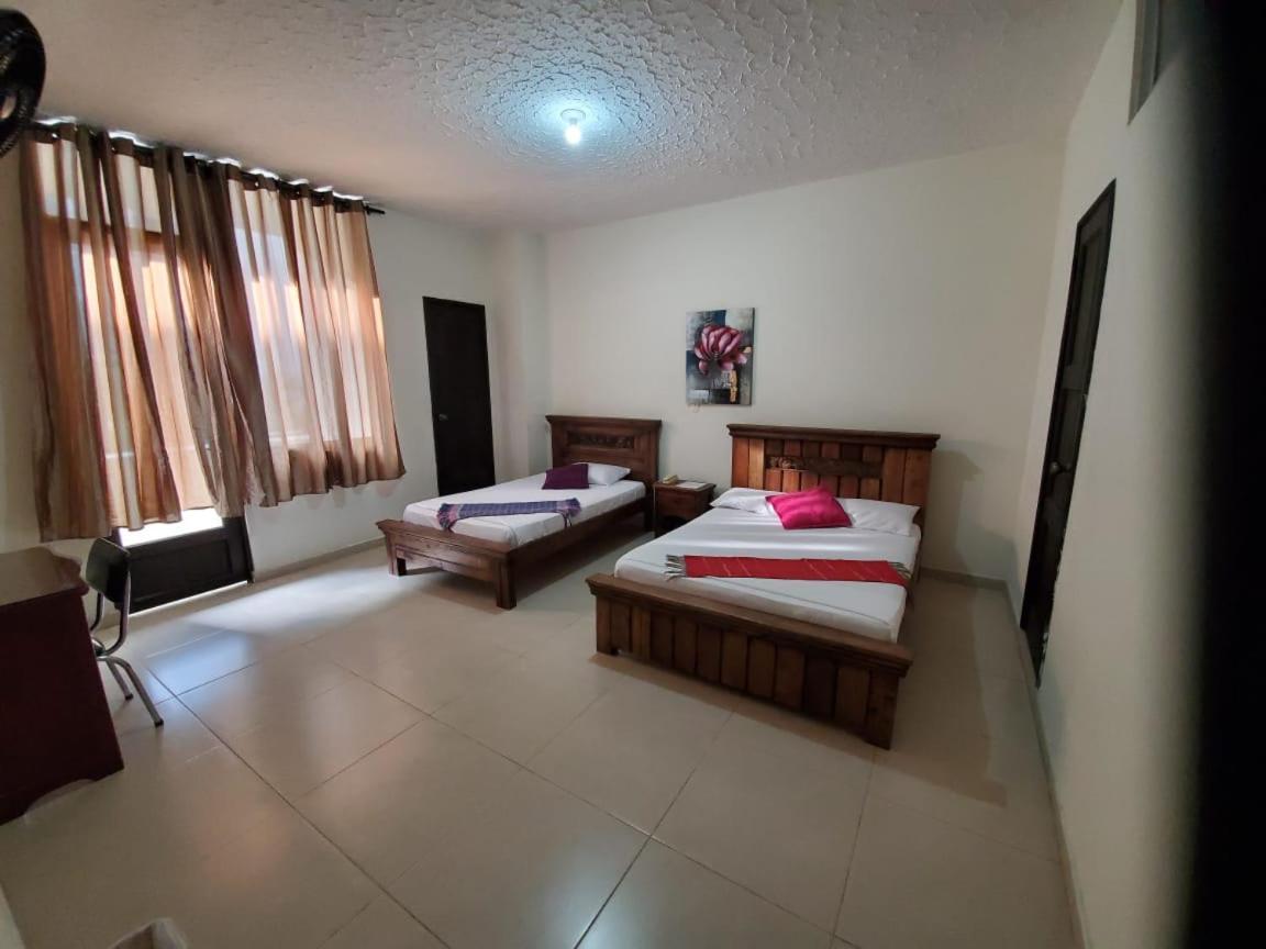 Hotel Cataluna Pereira Esterno foto
