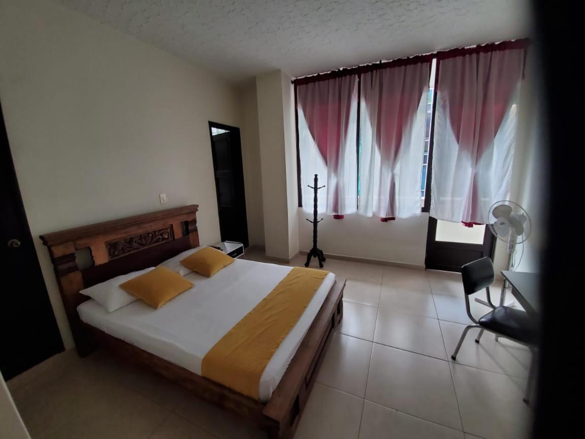Hotel Cataluna Pereira Esterno foto