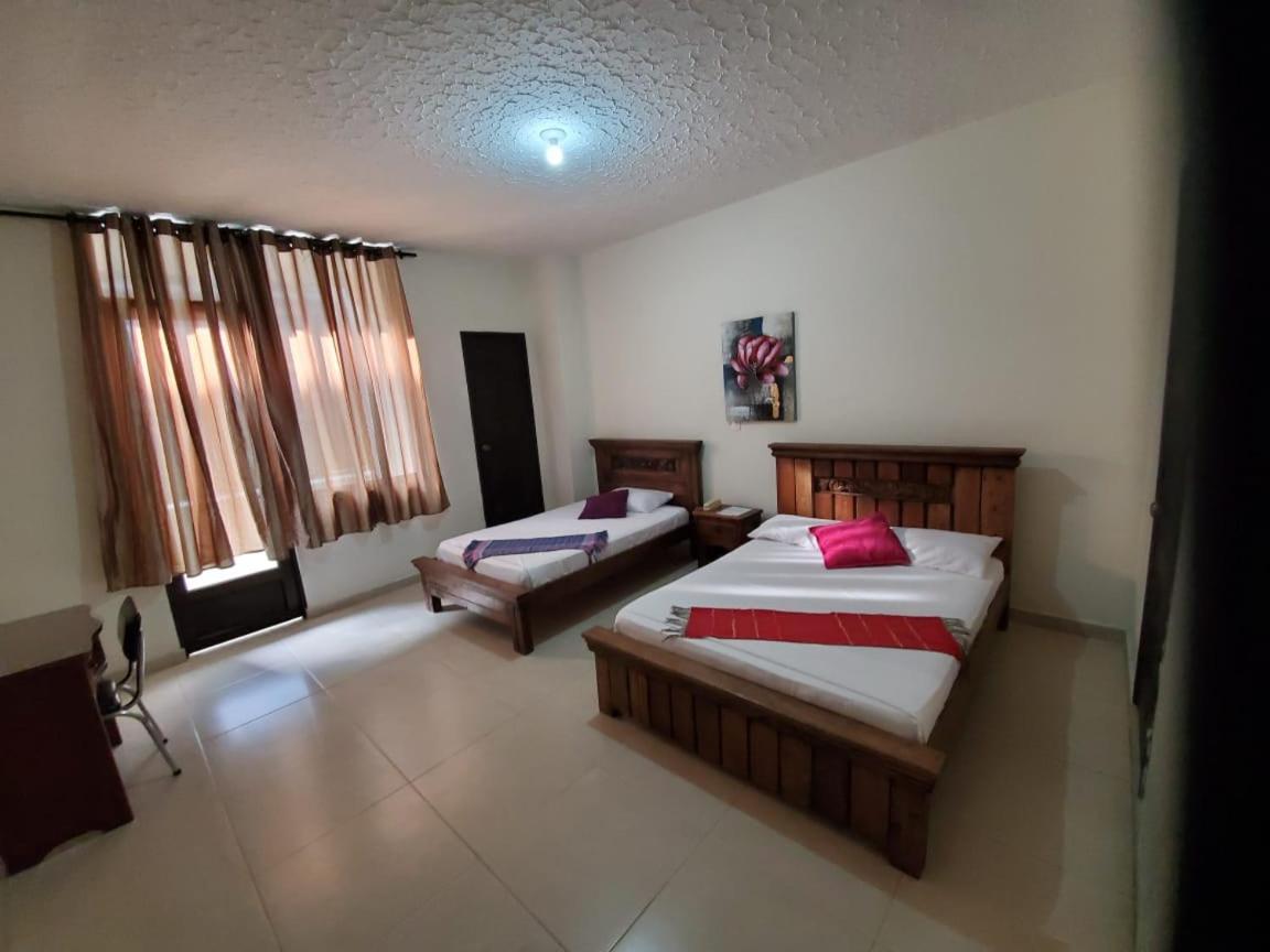 Hotel Cataluna Pereira Esterno foto