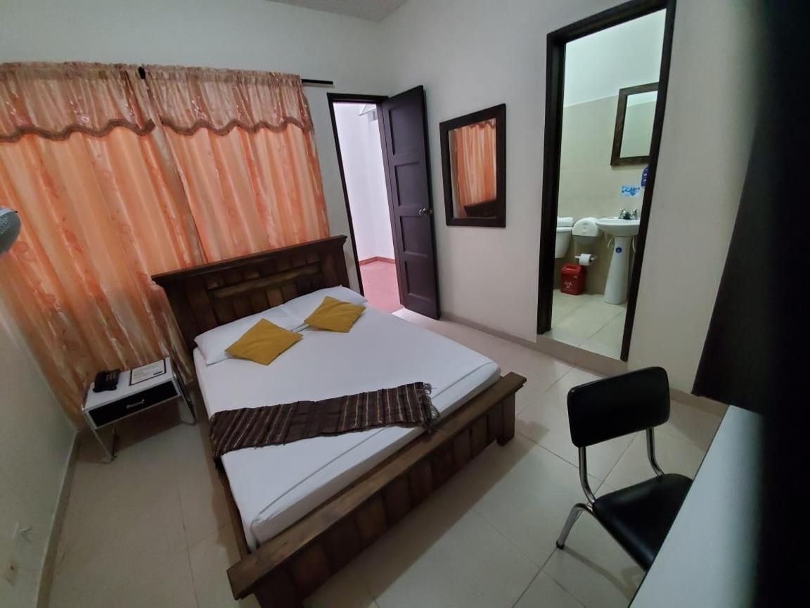Hotel Cataluna Pereira Esterno foto