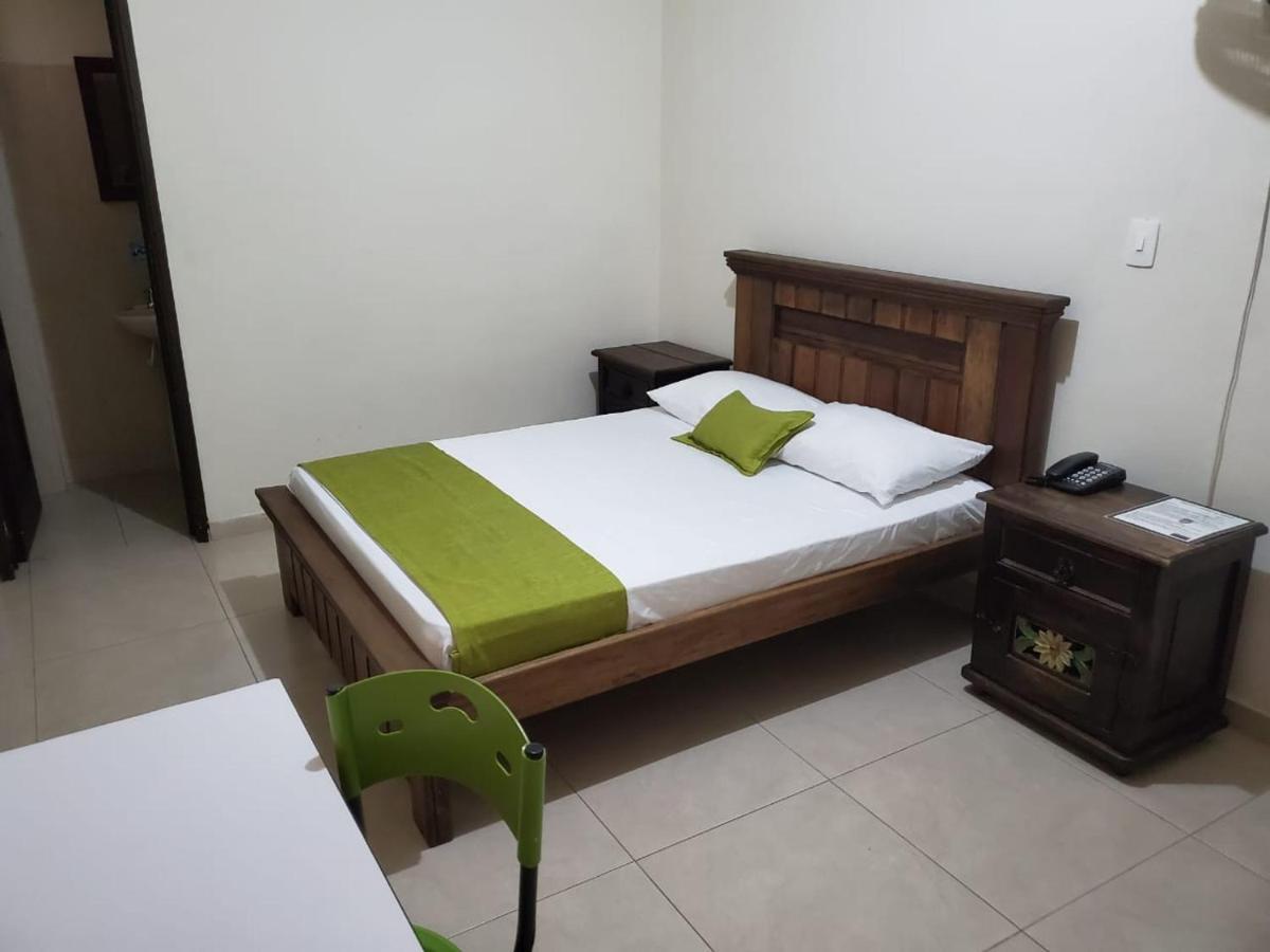 Hotel Cataluna Pereira Esterno foto
