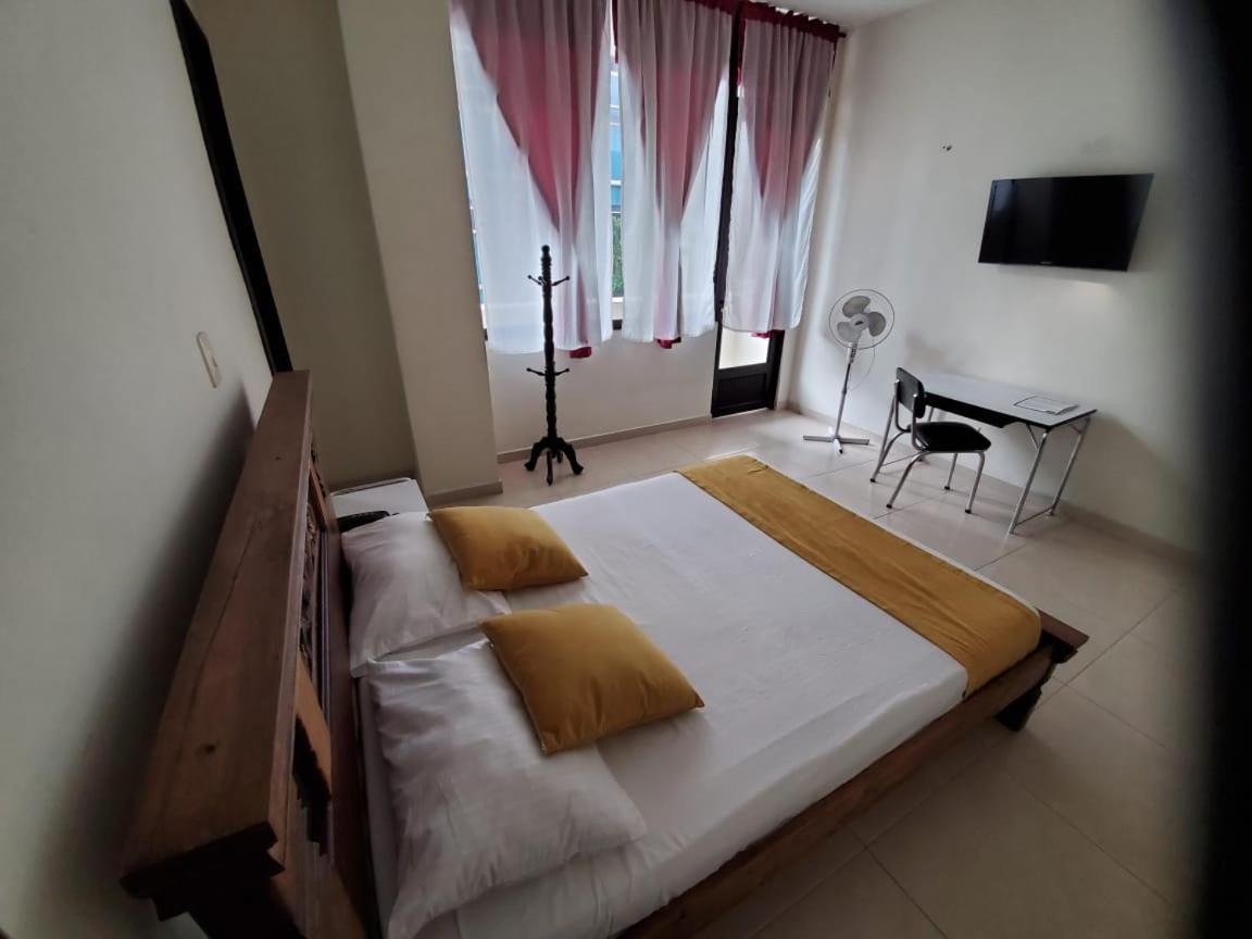 Hotel Cataluna Pereira Esterno foto