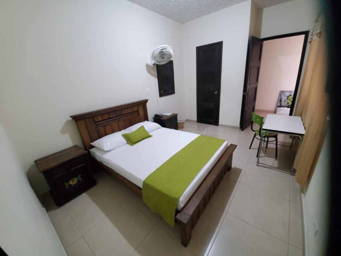 Hotel Cataluna Pereira Esterno foto