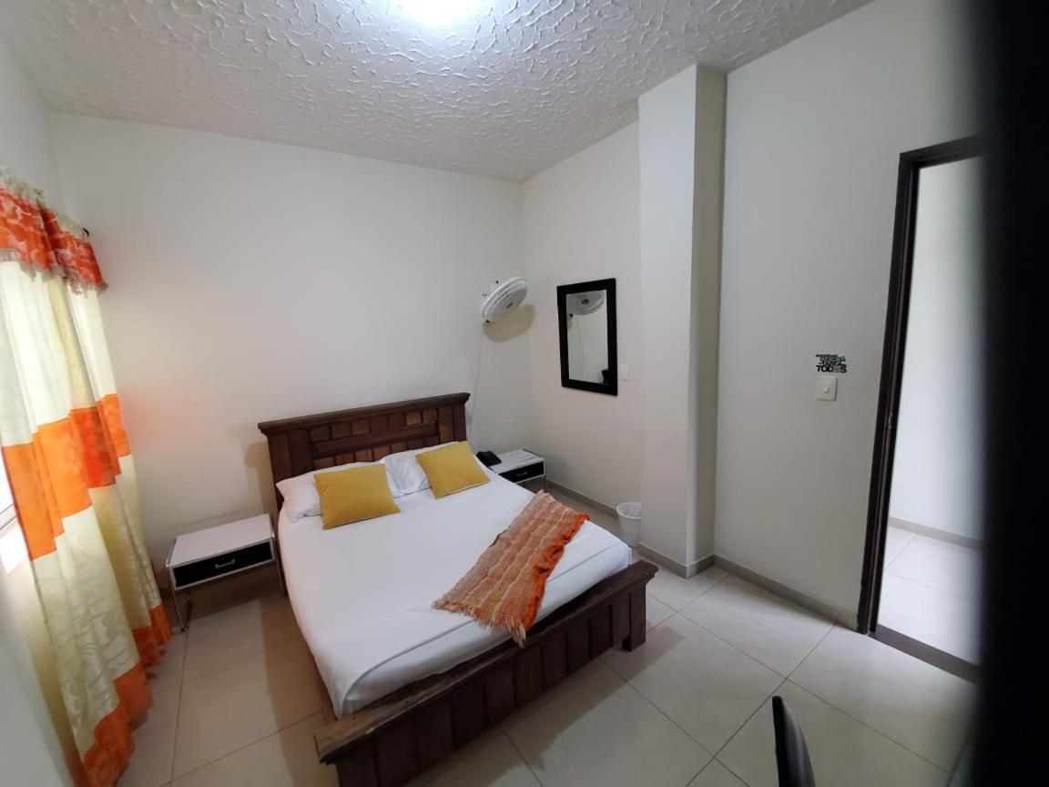 Hotel Cataluna Pereira Esterno foto